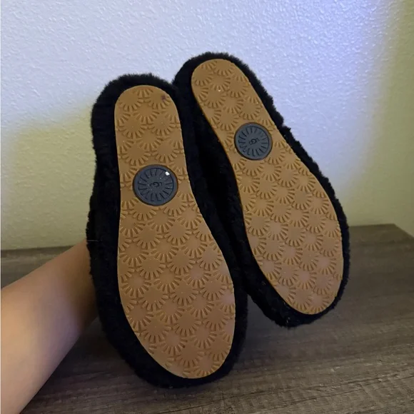 UGG  Black Fluffy Slides - Picture 6 of 8